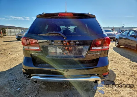 2017 Dodge Journey Crossroad z USA, uszkodzony, nr VIN 3C4PDDGG8HT541969